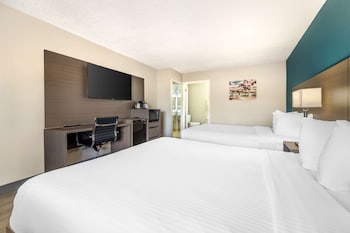 Standard Room, 2 Queen Beds, Accessible, Bathtub