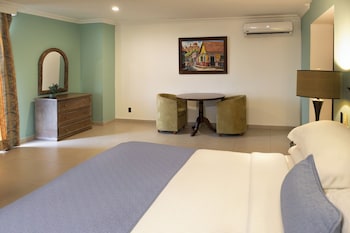 Junior Suite, 1 King Bed, Non Smoking