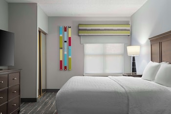 Suite, 1 King Bed, Accessible, Non Smoking