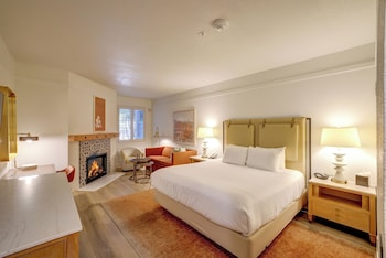 Room, 1 King Bed, Fireplace, Corner
