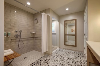 Suite, 1 Bedroom, Roll-in Shower (Mobility & Hearing)