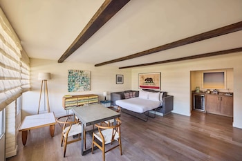 Room (Parlor)