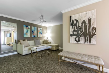 Suite, 1 King Bed (2-Room)