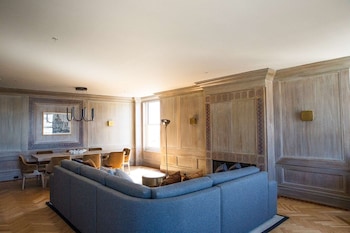 Room (Private Apartment)