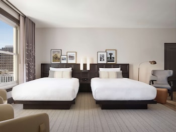 Executive Room, 2 Queen Beds, Accessible, Bathtub (Mobility)