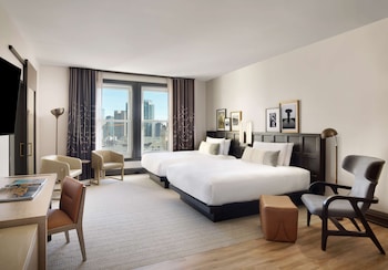 Executive Room, 2 Queen Beds, Accessible, Bathtub (Mobility)