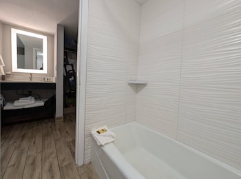Standard Room, 1 King Bed, Non Smoking