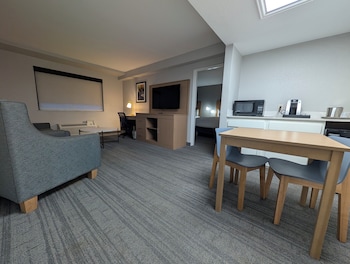 Suite, Multiple Beds, Non Smoking