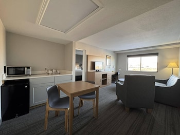 Suite, 1 King Bed with Sofa bed, Non Smoking