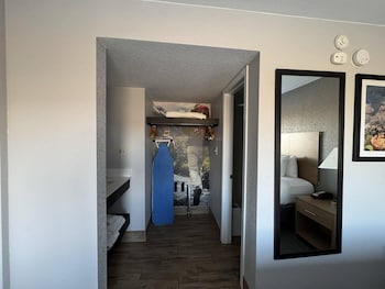 Suite, 1 King Bed with Sofa bed, Non Smoking