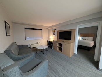 Suite, Multiple Beds, Non Smoking