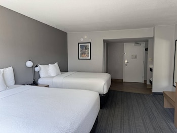 Standard Room, 2 Queen Beds, Non Smoking