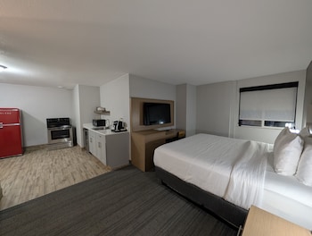 Suite, 1 King Bed with Sofa bed, Non Smoking (Oven, Dishwasher)