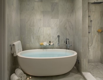 Metropolitan One Bedroom Suite