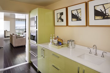 Metropolitan Two Bedroom Suite