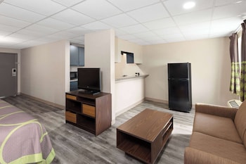 Studio Suite, 1 King Bed, Non Smoking