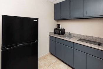 Studio Suite, 1 King Bed, Non Smoking