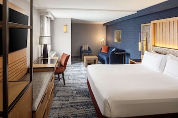 Junior Suite, 1 King Bed, Accessible (Roll In Shower)