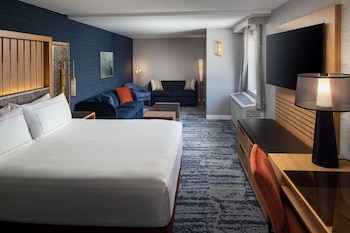 Suite, 1 Bedroom, Accessible (Roll In Shower)