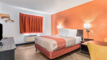 Premium Room, 1 King Bed, Non Smoking, Refrigerator