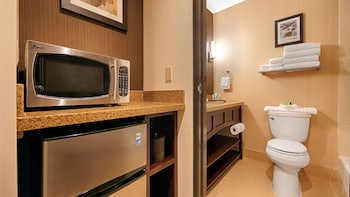 Standard Room, 1 King Bed, Non Smoking, Refrigerator & Microwave