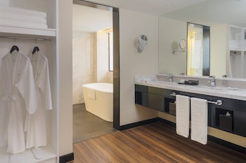The Level, Suite