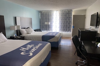Room, 2 Queen Beds, Accessible, Non Smoking (Mobility, Roll-In Shower)