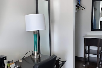 Room, 2 Queen Beds, Accessible, Non Smoking (Mobility, Roll-In Shower)