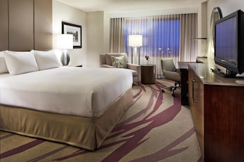 Deluxe Room, 1 King Bed, Accessible, Bathtub (Mobility & Hearing)