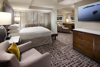 Suite, 1 King Bed, Non Smoking