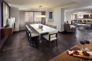 Suite, 1 King Bed, Non Smoking
