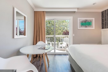 Deluxe Room, 2 Queen Beds, Non Smoking, Patio