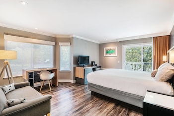 Superior Room, 1 King Bed, Patio, Corner