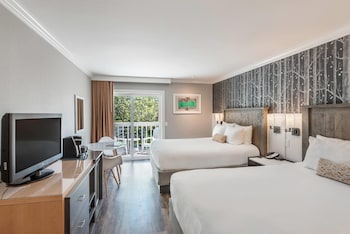 Deluxe Room, 2 Queen Beds, Non Smoking, Patio