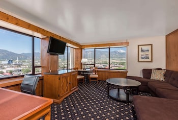 Executive Suite, 1 King Bed with Sofa bed, Non Smoking, Mountain View (One-Bedroom)