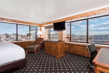 Room, 1 King Bed, Non Smoking, Corner (Downtown View)