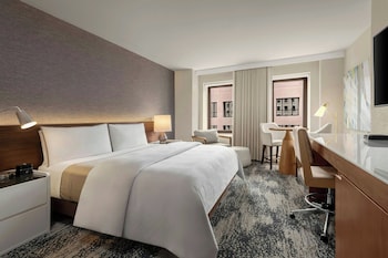 Deluxe Room, 1 King Bed (Mobility/Hearing Accessible, Tub)