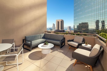 Junior Suite, 2 Queen Beds, Bay View (Balcony)