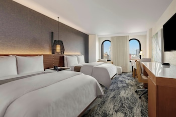 Deluxe Room, 2 Queen Beds (Mobility/Hearing Accessible, Tub)