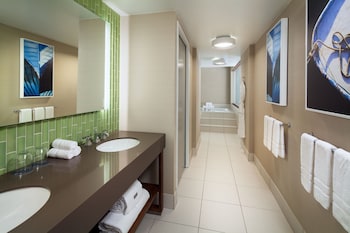 Suite, 1 King Bed with Sofa bed, Bay View