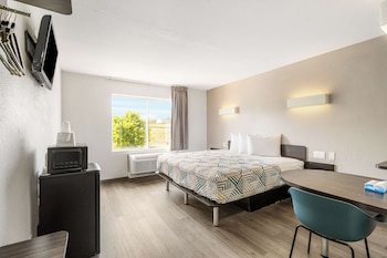 Standard Room, 1 King Bed, Non Smoking