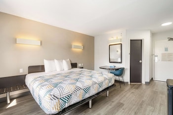 Standard Room, 1 King Bed, Non Smoking