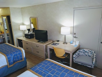 Room, 2 Queen Beds, Non Smoking