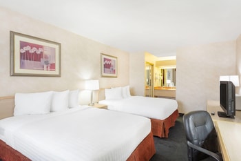 Room, 2 Queen Beds, Non Smoking