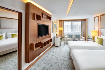 Corvinus Fashion Street View Twin Room