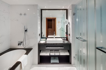 Corvinus Fashion Street View Twin Room