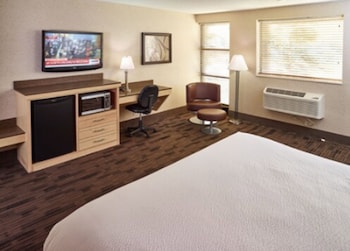 Standard Room, 1 King Bed, Accessible, Non Smoking