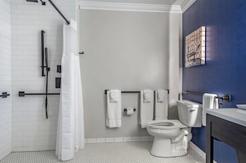 Room, 2 Queen Beds, Accessible, Non Smoking