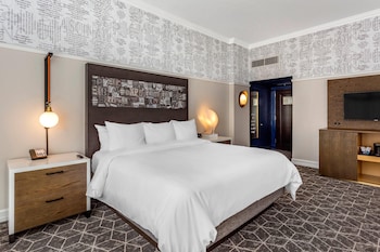 1 King Bed, Suite, Nonsmoking, Upgrade