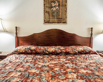 Standard Room, 1 King Bed, Smoking